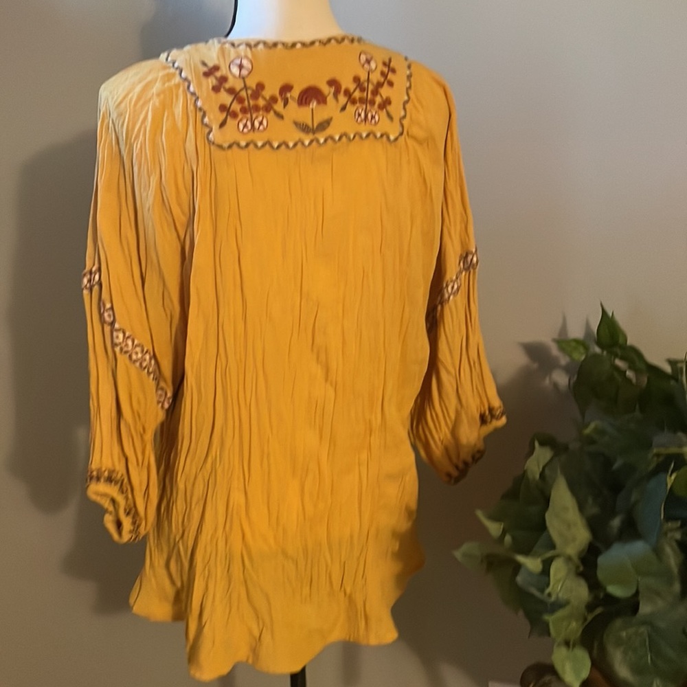 MAX STUDIO EMBROIDERY PEASANT STYLE BLOUSE. - Picture 7 of 9